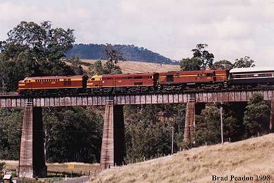 Tour train in the Border Ranges>